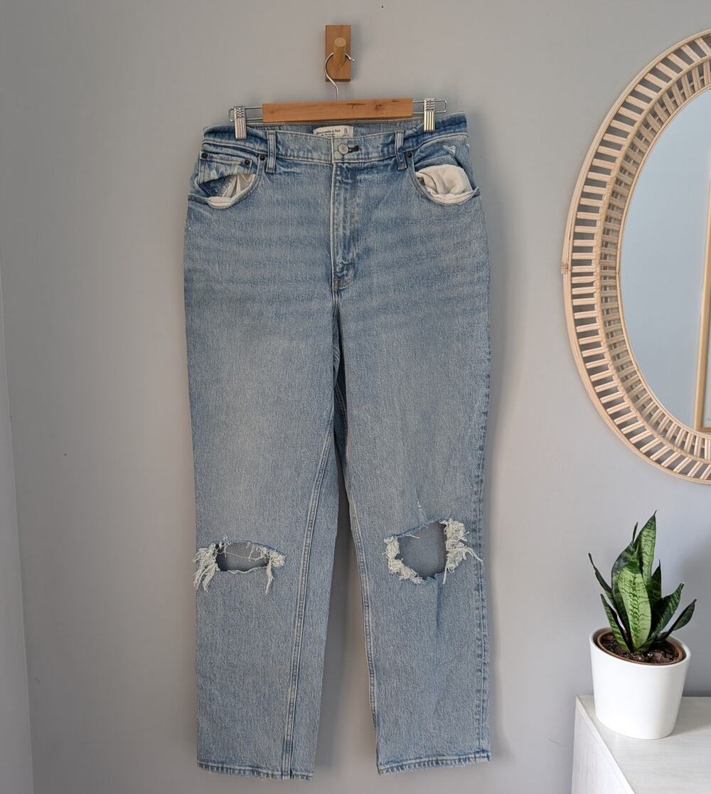 ABERCROMBIE & FITCH The 90s Straight High Rise Curve Love Blue Jeans 31R 12 NWOT